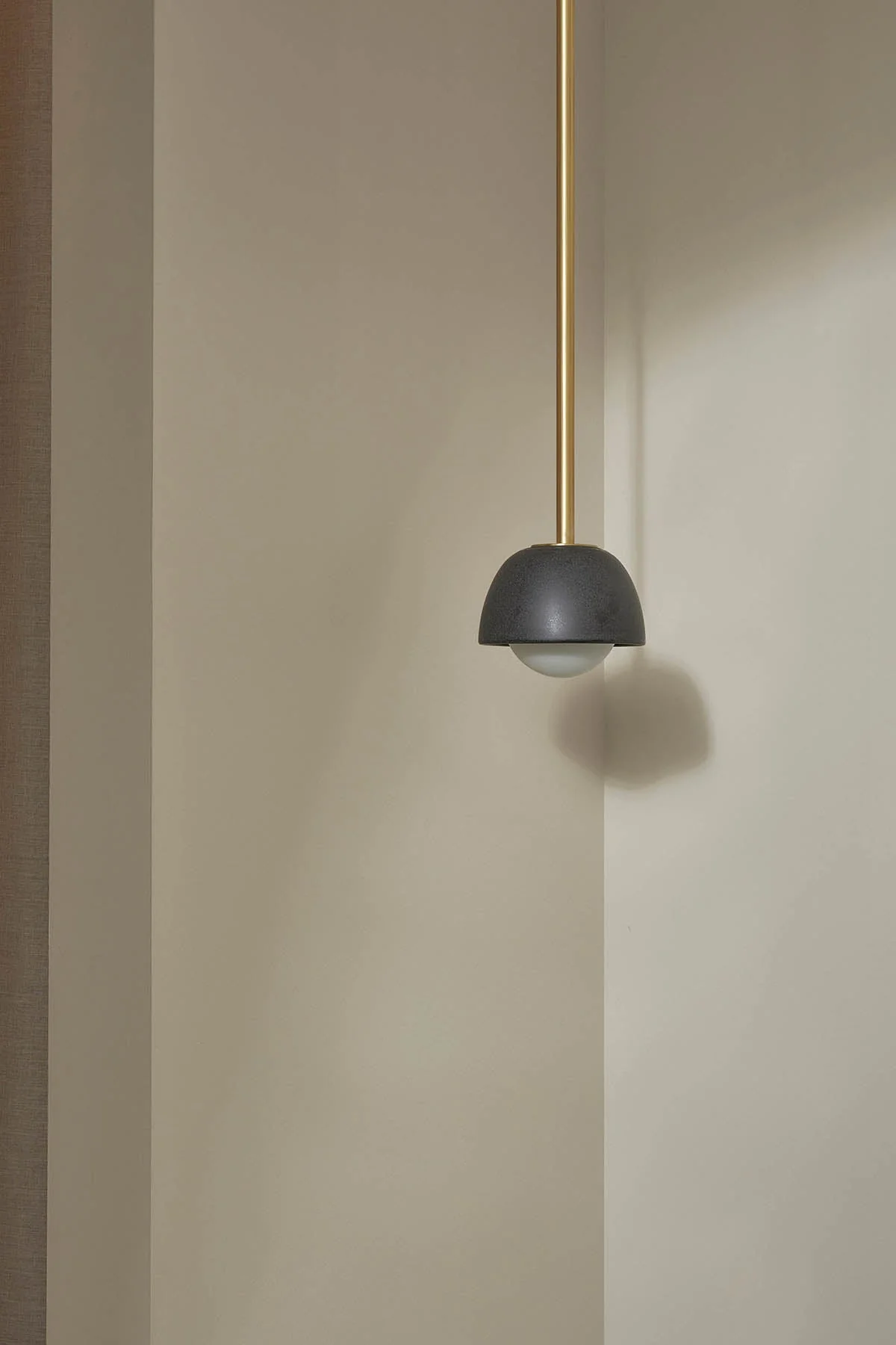 Terra 0 Pendant Light - Solid Rod Lead, Brass