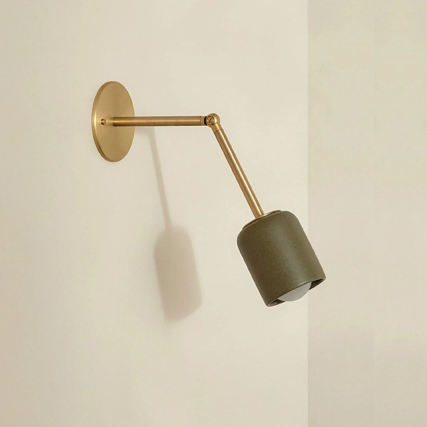 Terra 1 Long Articulating Wall