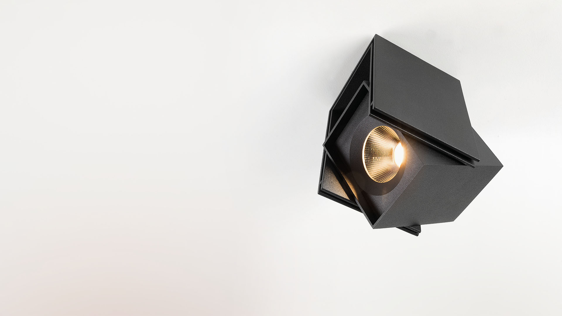 Rektor Semi-Recessed