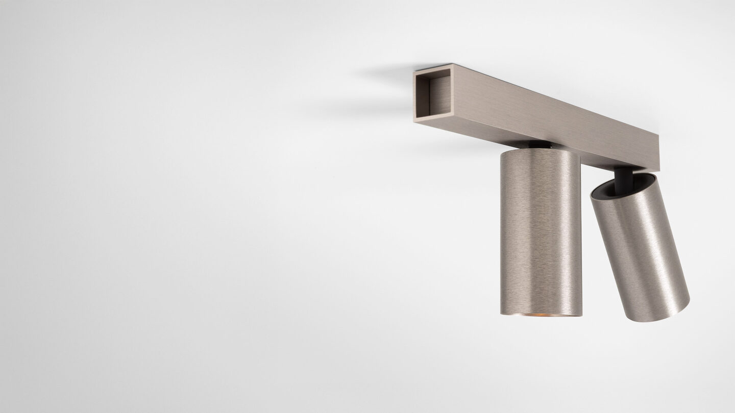 Minude 45 Surface Square Adjustable